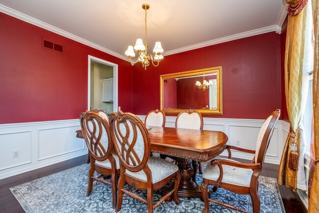 Building Photo - 466 Ivy Ln