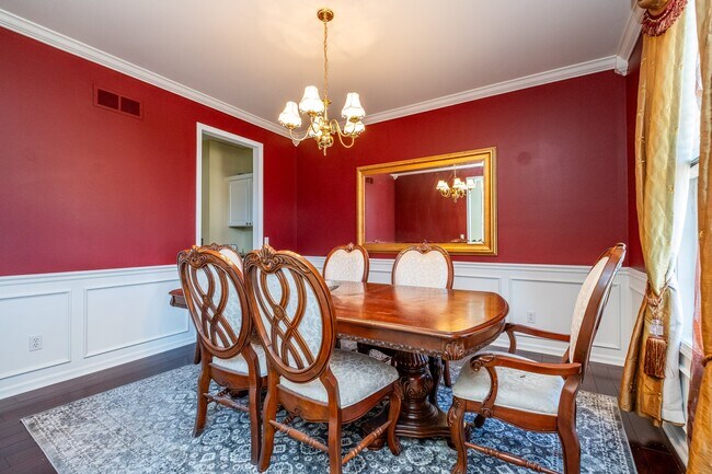 Foto del edificio - 466 Ivy Ln