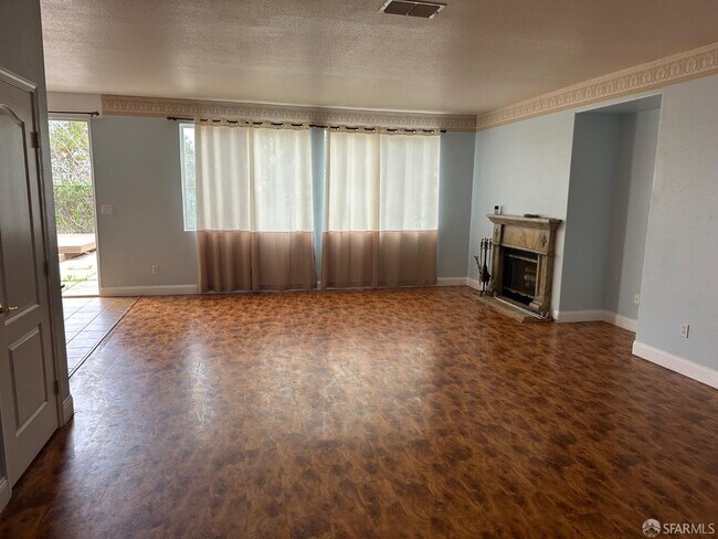 Building Photo - 2055 Redbud Way