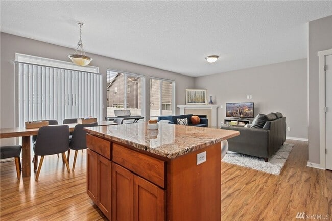 Building Photo - Beautiful 3BD Home Near Vancouver Mall!  Open Floor Plan & Fenced Yard!