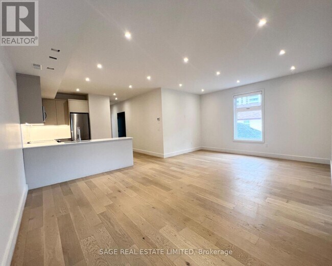 Photo du bâtiment - 909 Castlefield Ave