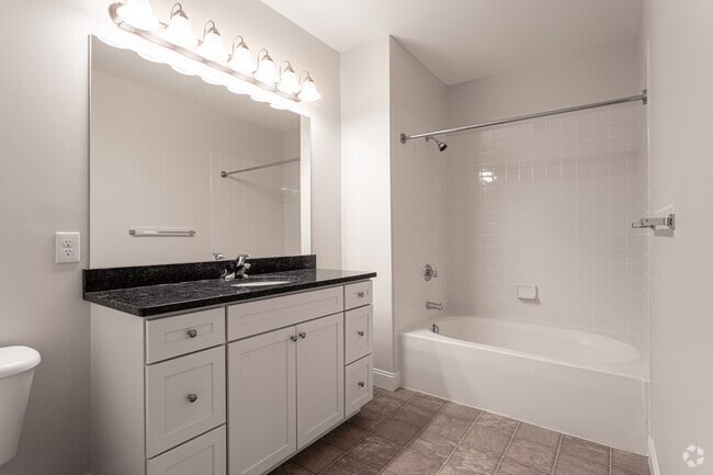 2BR, 2BA - The Commons at Boston Road
