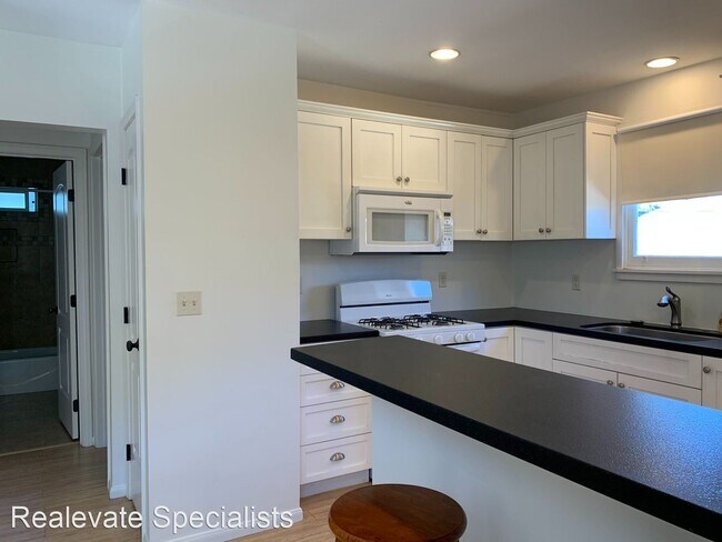 Building Photo - 2 br, 1 bath House - 6931 Saranac Street