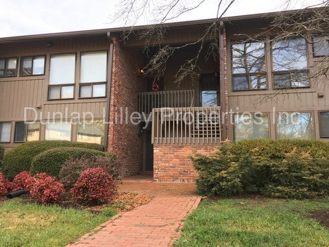 Foto del edificio - 1401 Oak Tree Dr