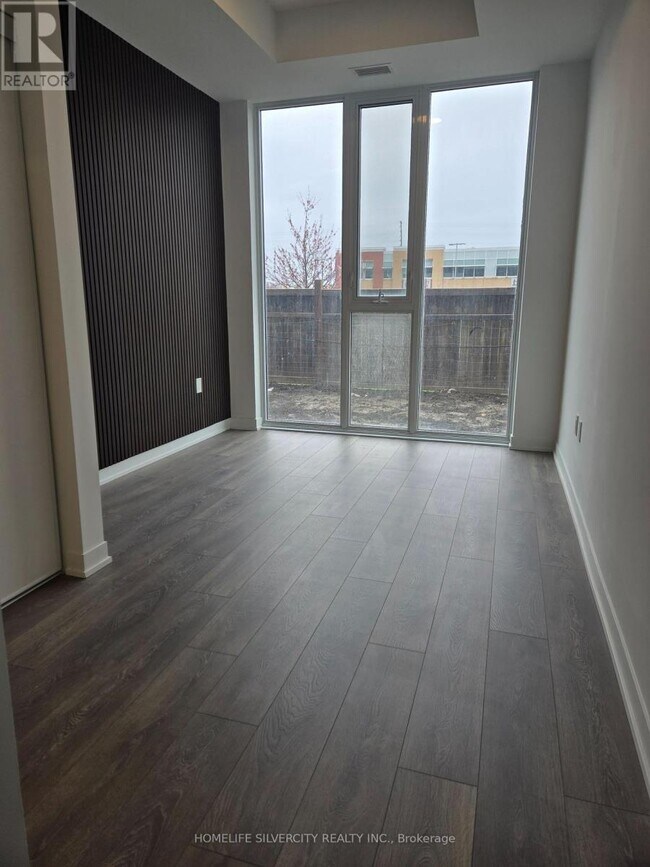 Photo du bâtiment - 4878 Powers Cmn