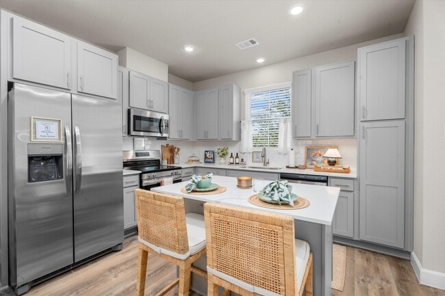 Building Photo - The Cottage Green - Baytown