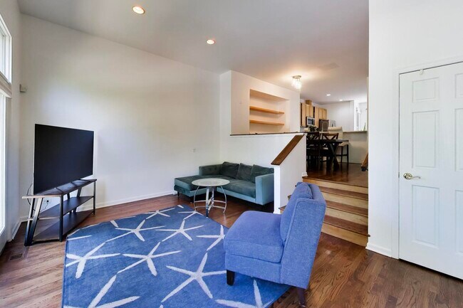 Foto del edificio - 1225 W Lexington St