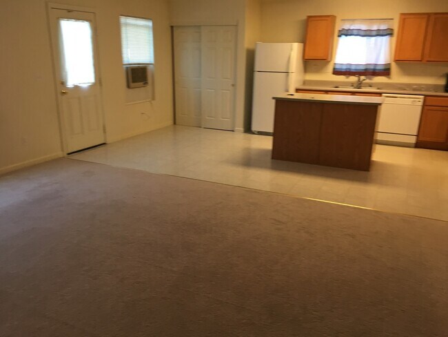 Building Photo - 2644 Sunray Dr