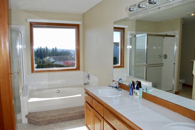 Foto del edificio - Beautiful views at this Marysville home