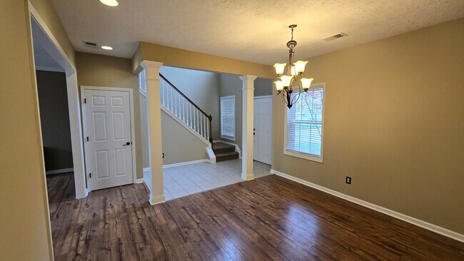 Foto del edificio - 716 Rosslyns Dale