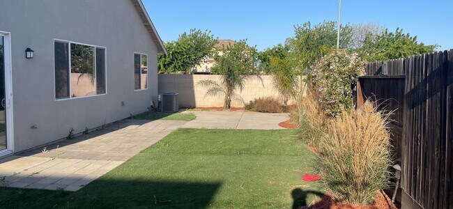 Foto del edificio - 4bd 2ba Home is located in the Desirable N...