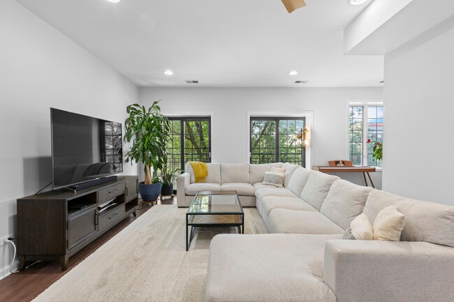Foto del edificio - 1521 N Ashland Ave