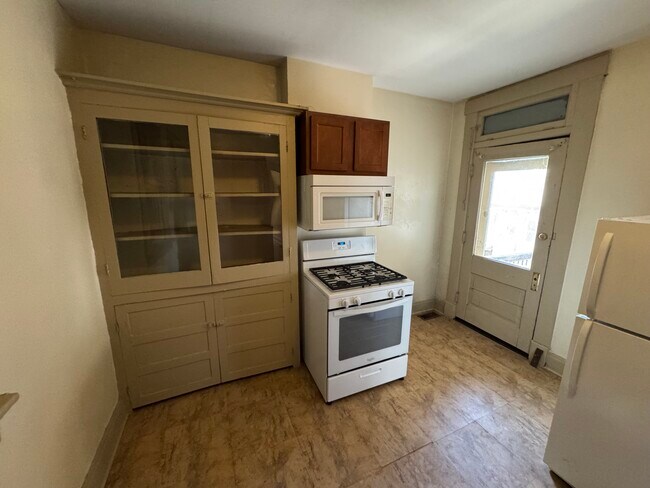 kitchen - 836 Harrison Ave