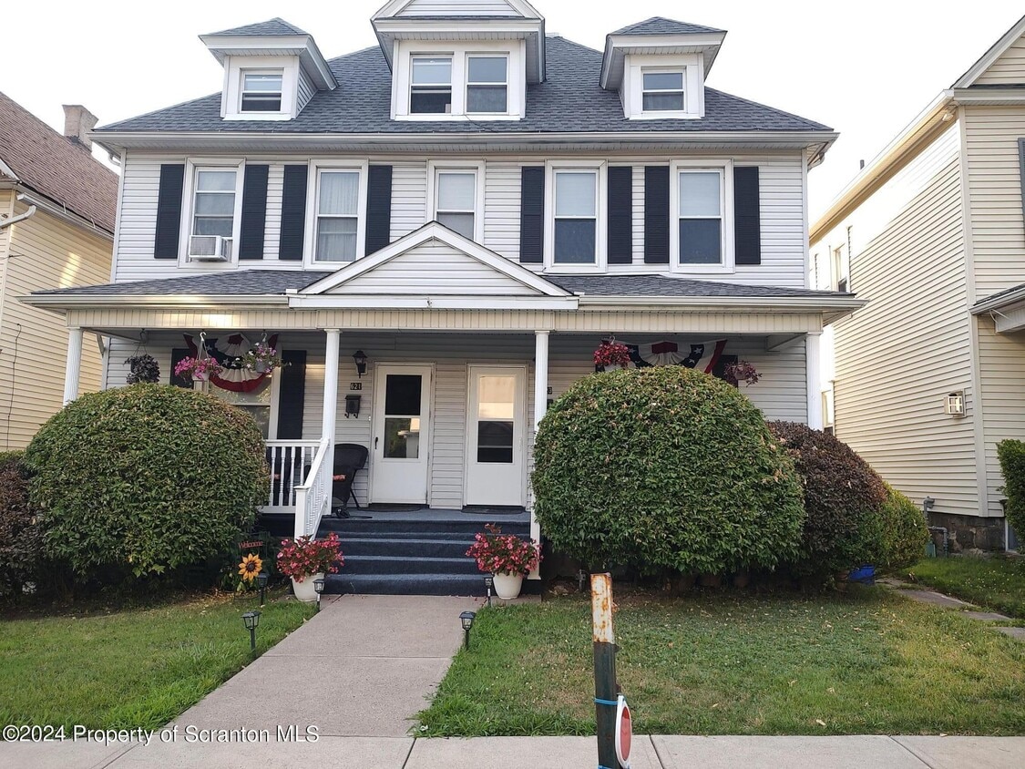 Primary Photo - 623 Harrison Ave