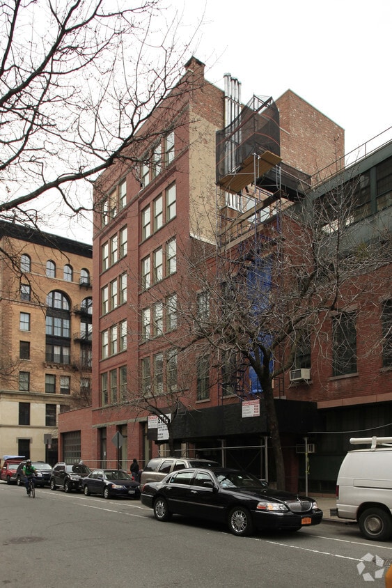 Building Photo - 816-820 Greenwich St