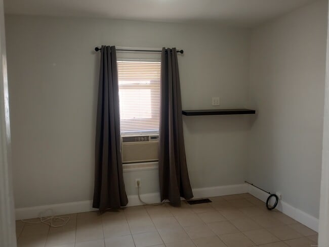 Building Photo - 92 Thorpe St