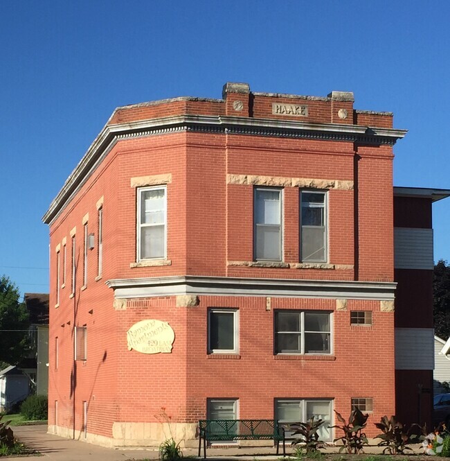 Building Photo - 429 E Broadway St