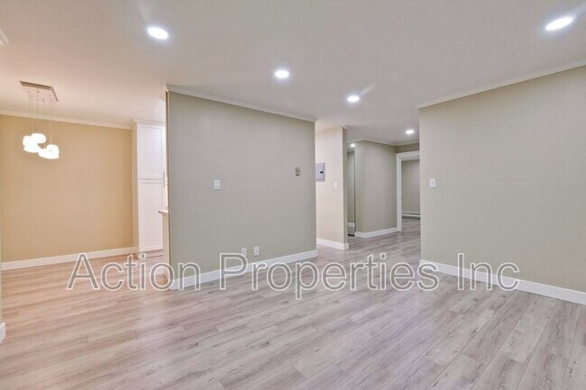 Building Photo - 505 Cypress Point Dr.