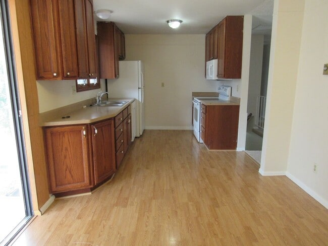 Building Photo - Nice Ranch with Huge Yard in Lac Amora!