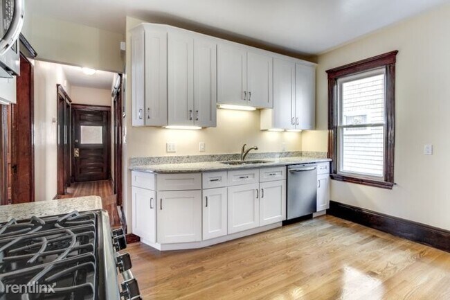 Building Photo - 2 br, 1 bath Apartment - 5 Althea St 1 Unit 1