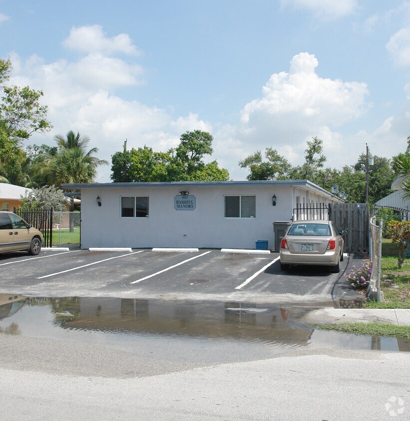 Foto del edificio - 807 NW 2nd St