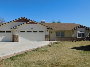 502 Garnet Dr