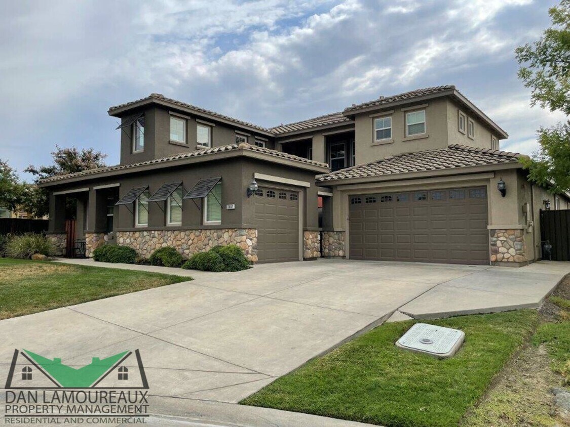 Primary Photo - 5 br, 3.5 bath House - 33371 Canvas Back S...
