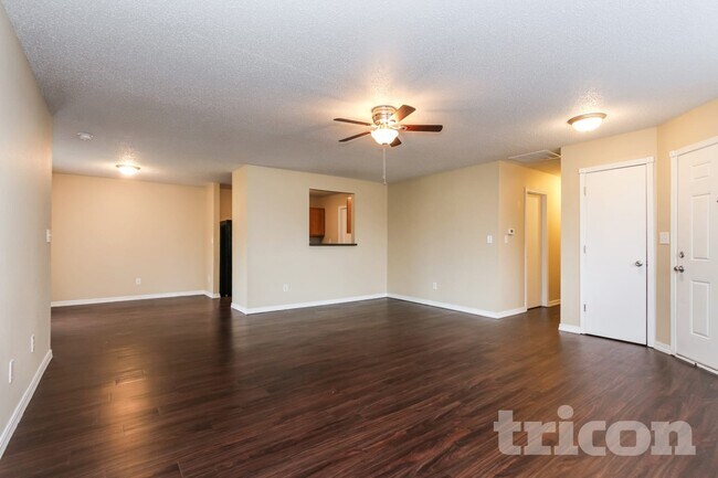 Building Photo - 10549 Kensil St