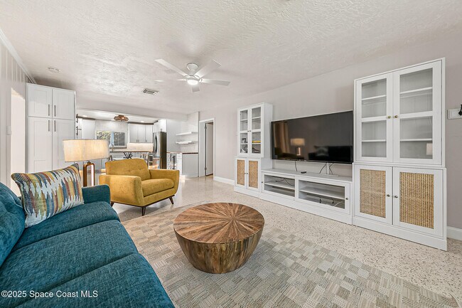 Building Photo - 285 Le Jeune Dr