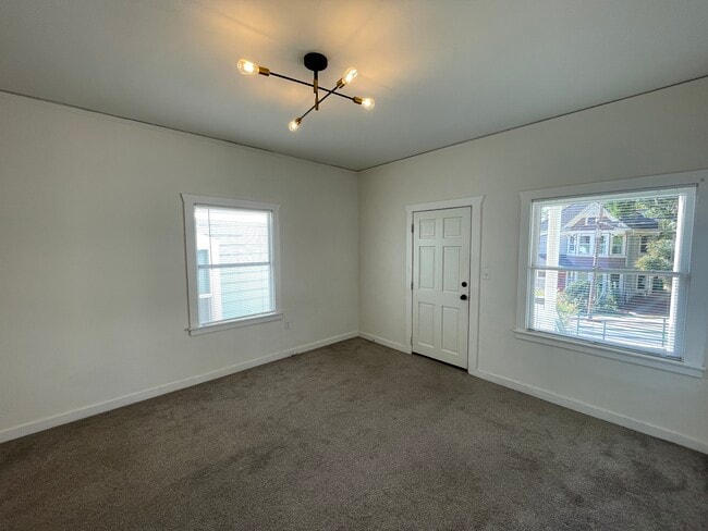 Building Photo - 418 W Main St