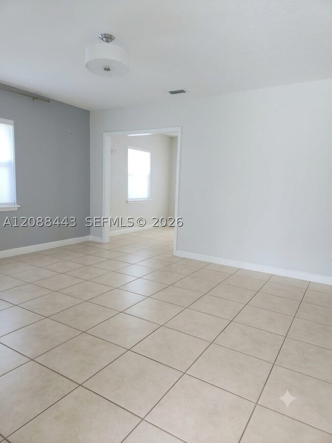 Building Photo - 325 SW 63rd Ave
