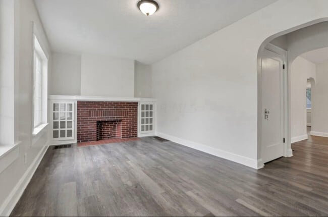 Building Photo - 1364 S Champion Ave