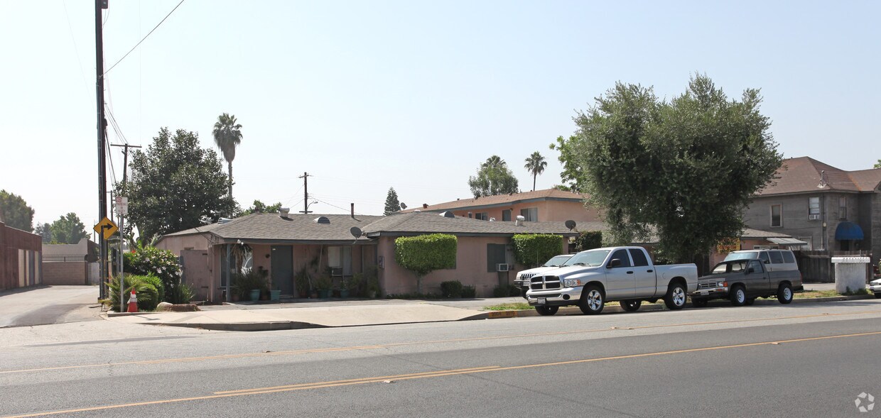 Primary Photo - 2012 Mountain Ave