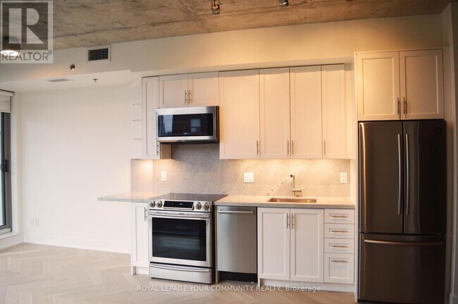Photo du bâtiment - 630-630 Queen St E