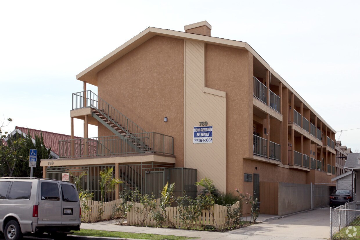 Building Photo - 769 Cherry Ave