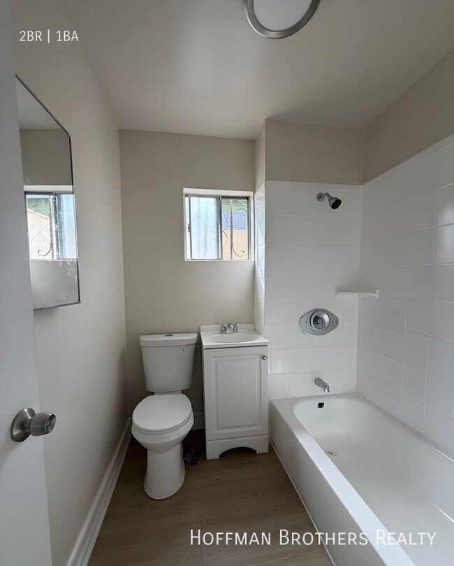 Foto del edificio - 4910 E Hubbard St