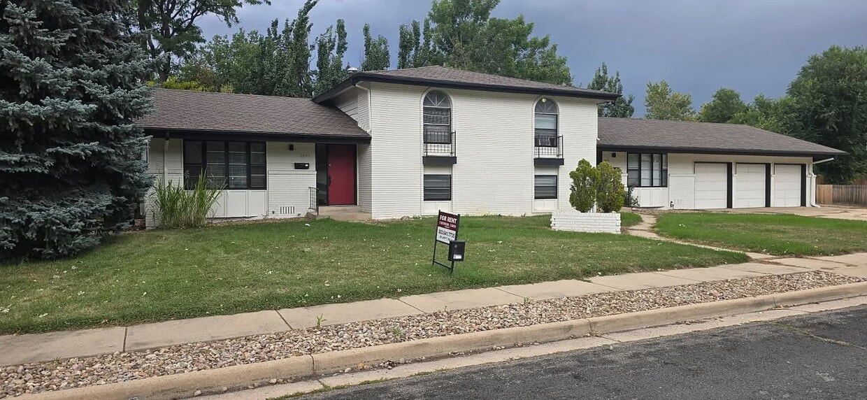 Primary Photo - Spacious 2BR/2BA with Fenced Yard in Boulder