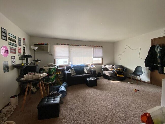 Foto del edificio - $1,200 | 2 Bedroom, 1 Bathroom Apartment | No Pets | Available for a January 13th, 2026 Move In!