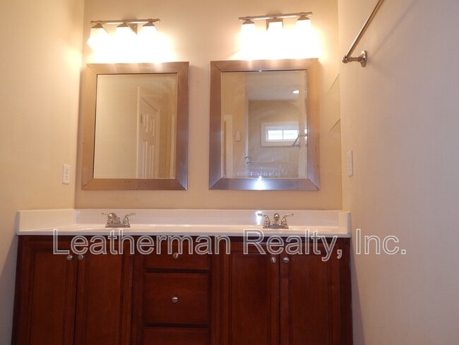 Foto del edificio - 441 Sterling Dr