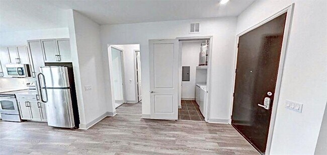 Foto del edificio - 2121 Mid Ln