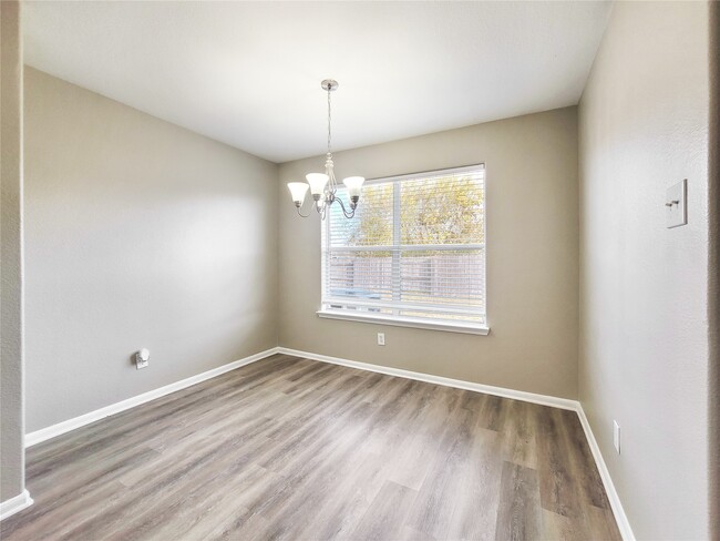 Foto del edificio - 7203 Shining Mist Ln