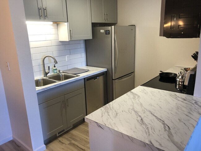 Foto del edificio - 4682 White Rock Cir