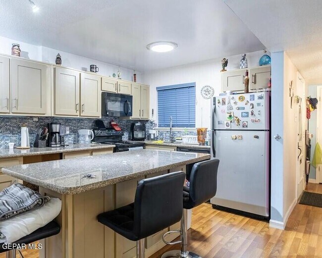 Foto del edificio - 4800 N Stanton St