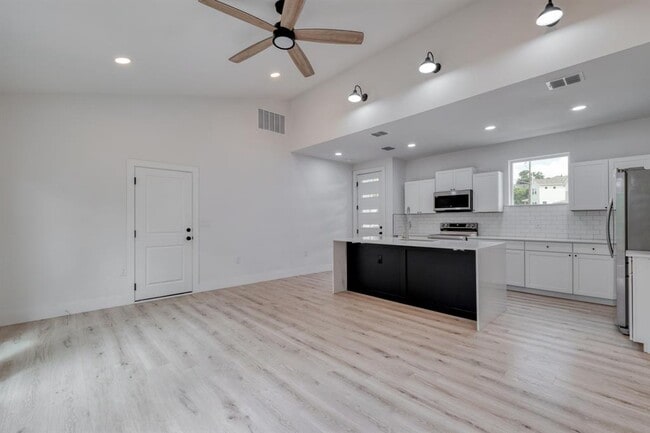 Foto del edificio - 5211 Rob-Scott St