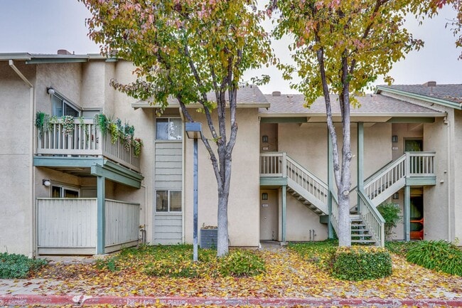 Building Photo - Cute One Bedroom Condo with Central AC and Heat.