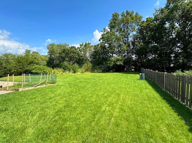 Building Photo - 347 Pondview Dr