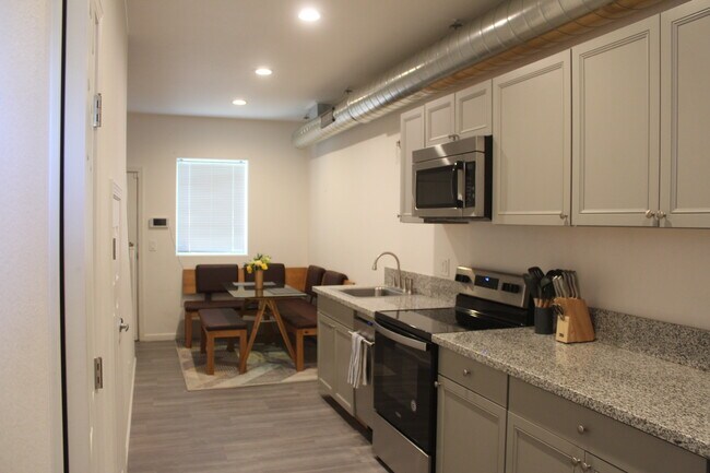 Foto del edificio - 442 E 7th St