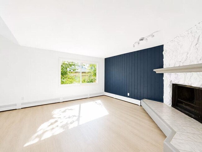 Building Photo - 4011 E Turnagain Blvd