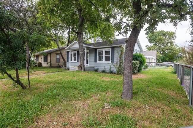 Building Photo - 1800 Justin Ln
