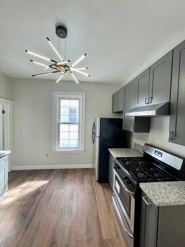 Foto del edificio - Renovated 3 Bed + 2 Bath Home in Los Angeles!
